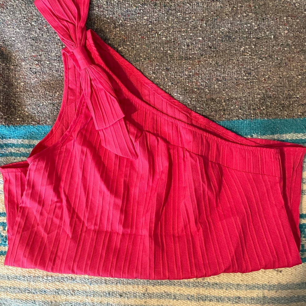 NWOT SHEIN ONE SHOULDER TANK - small.- FREE WITH PURCHASE